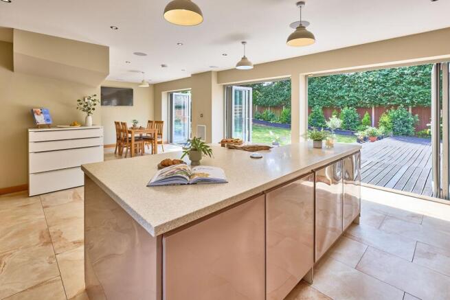 4 bed Detached for sale Image 10