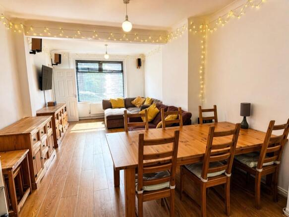 Lounge/Dining Room