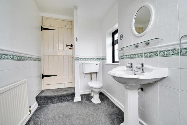 Bathroom 2.jpg