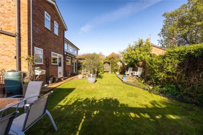 Lakefield Avenue, Toddington, Bedfordshire, LU5 photo 4