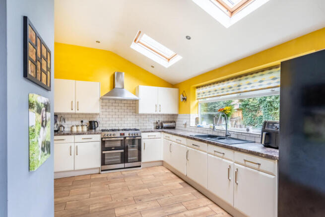 3 bed Semi-Detached for sale Image 4