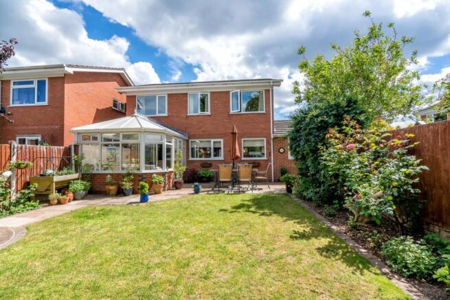 1, Salisbury Close, Lichfield, Staffordshire, WS13