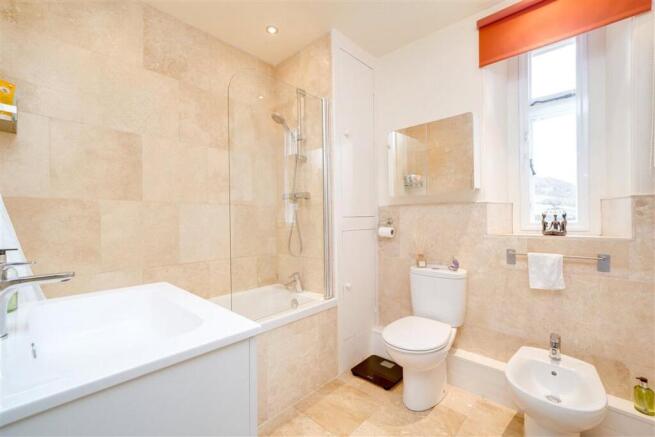 4 bed House for sale Image 10