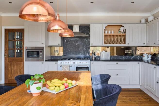 4 bed Detached for sale Image 7