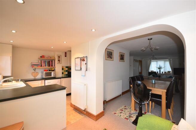 Kitchen/Breakfast Area
