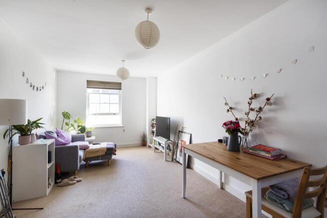 Living room ()