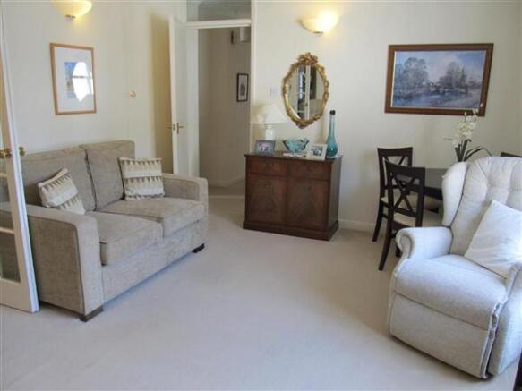 Lounge/Dining Room