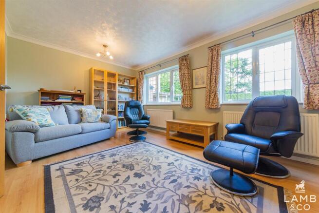 LIVING ROOM: