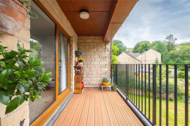 3 bed Apartment for sale Image 4