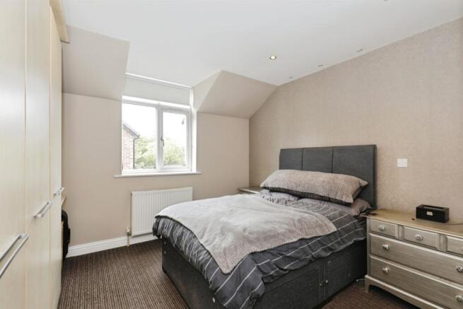 4 bed Detached for sale Image 12