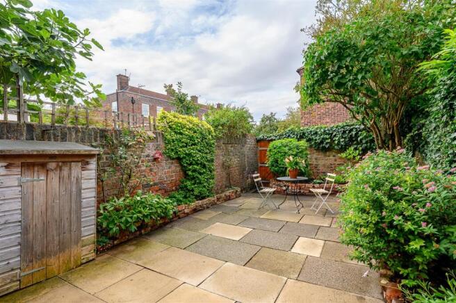 2 bed Terraced for sale Image 2