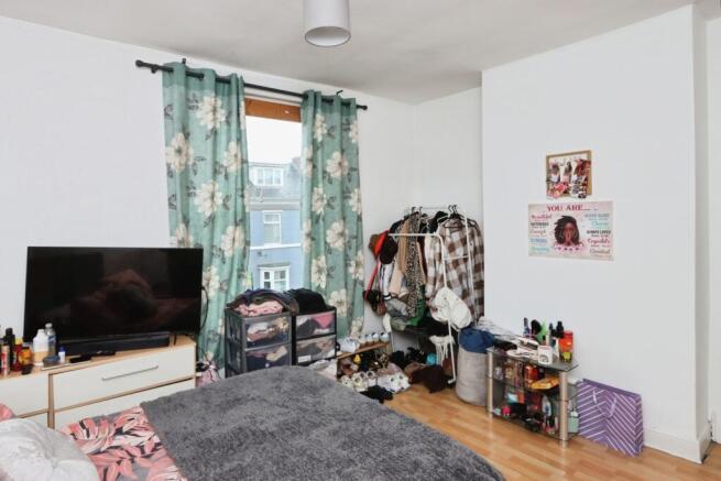 3 bed Terraced for sale Image 12