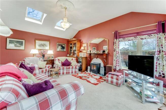 5 bed Detached for sale Image 8