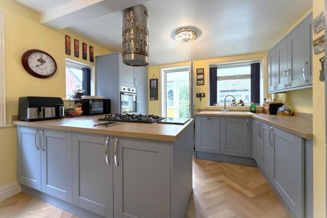 3 bed Semi-Detached for sale Image 4