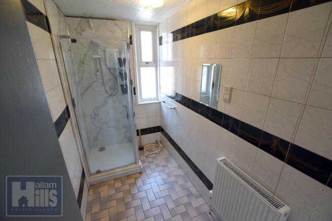 3 bed Apartment to rent Image 11