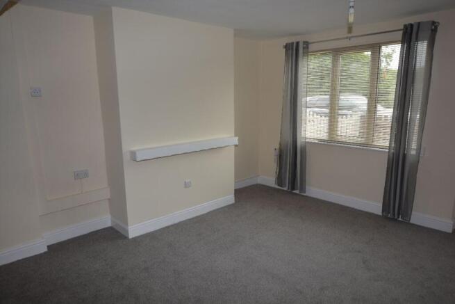 2 bed Terraced to rent Image 3