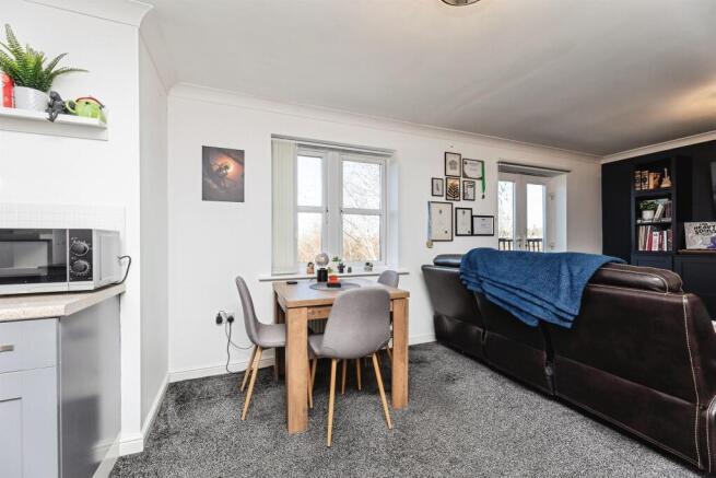 2 bed Apartment for sale Image 9