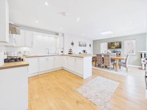 open plan dining/kitchen