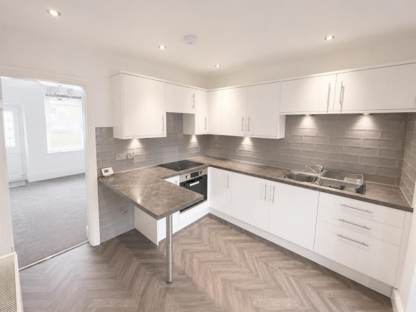 2 bed End of Terrace to rent Image 2