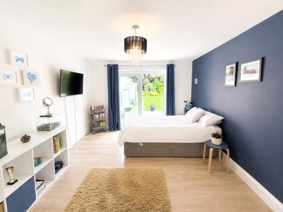 4 bed Bungalow for sale Image 11