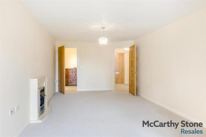 8690740-interior10.jpg
