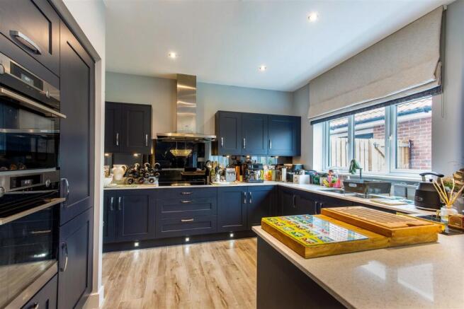 KITCHEN 1.JPG