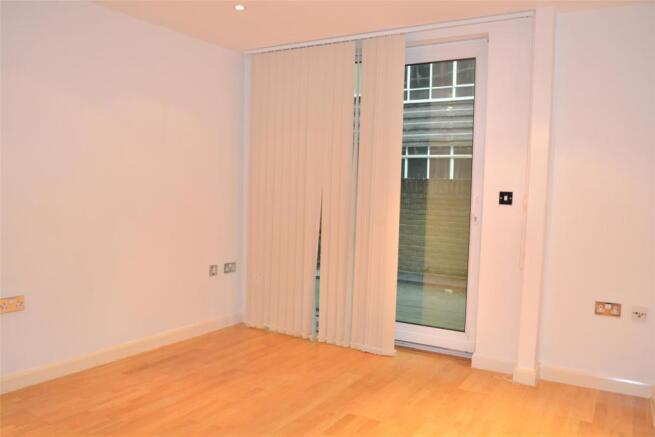 Lounge (patio doors)