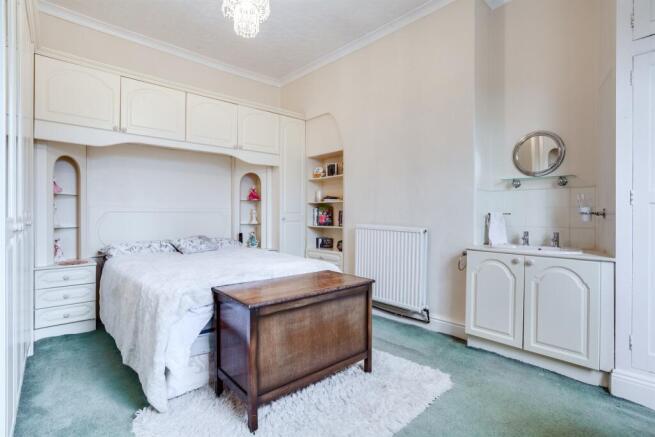 3 bed Terraced for sale Image 12