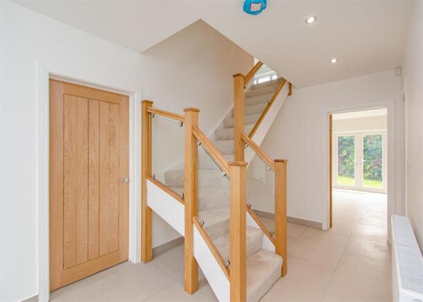 23 Farm Road-hall1.jpg