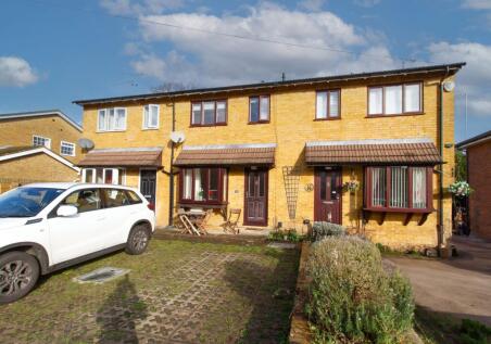 White Lion Way, Yateley, GU46