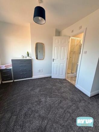 1 bed House Share to rent Image 4