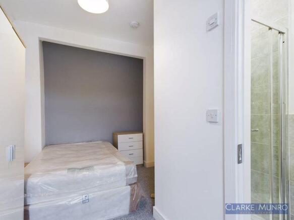 1 bed House Share to rent Image 7