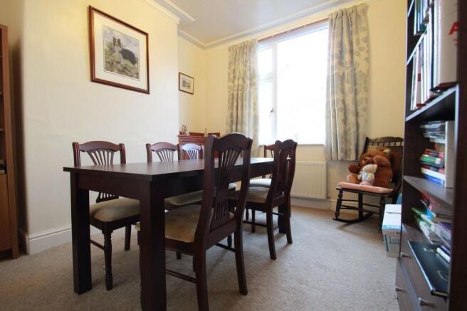 SITTING/DINING ROOM