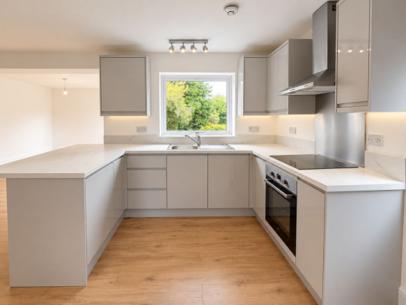 3 bed Semi-Detached to rent Image 5