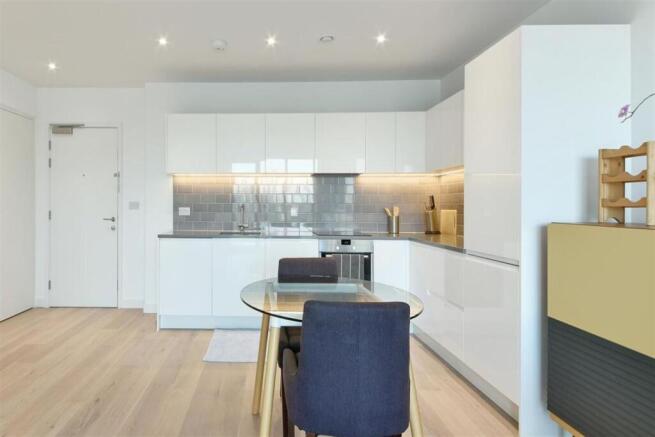 Kitchen & Dining