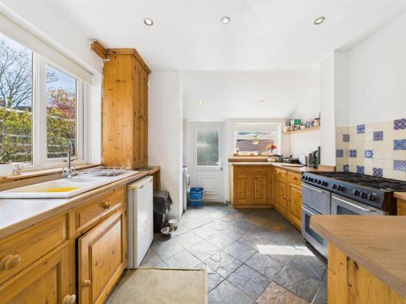 5 bed Terraced for sale Image 4