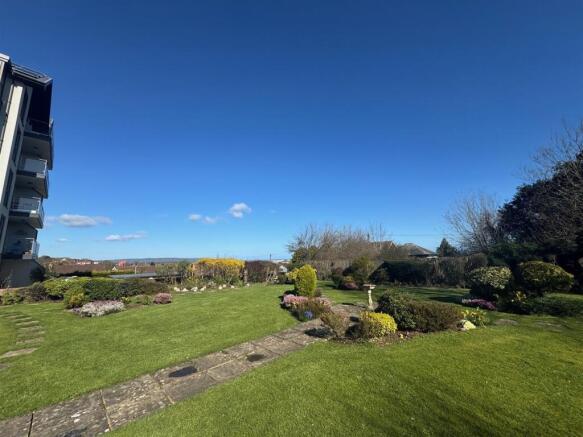 2 bed Flat for sale Image 4