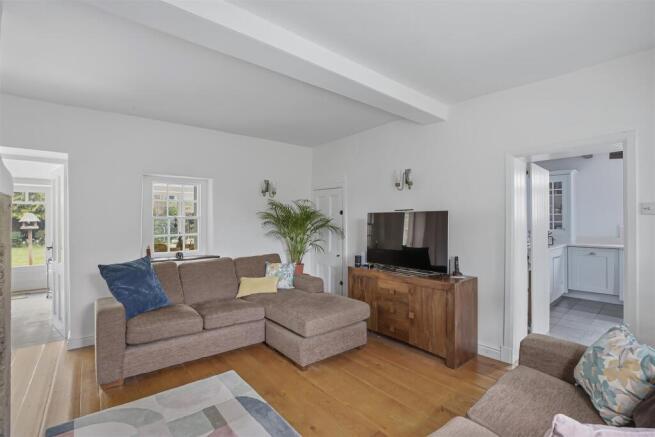 5 bed Detached for sale Image 7