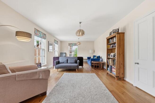 3 bed Apartment for sale Image 11