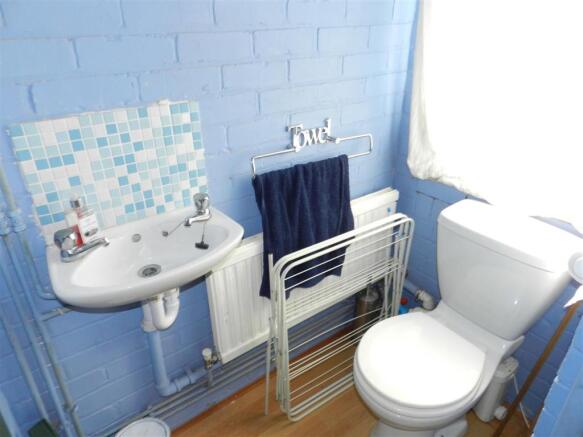 GUEST CLOAKROOM