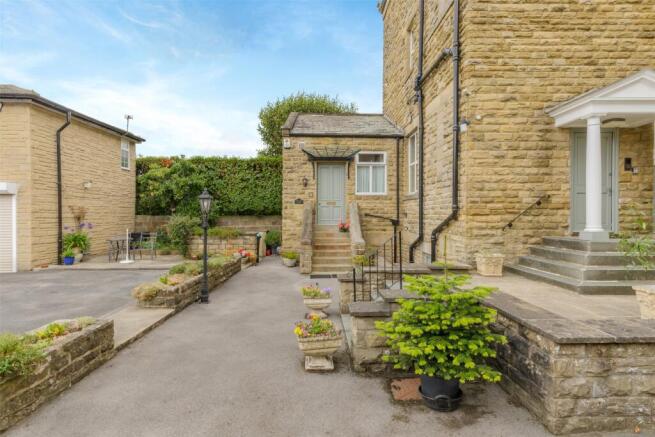 3 bed Flat for sale Image 9
