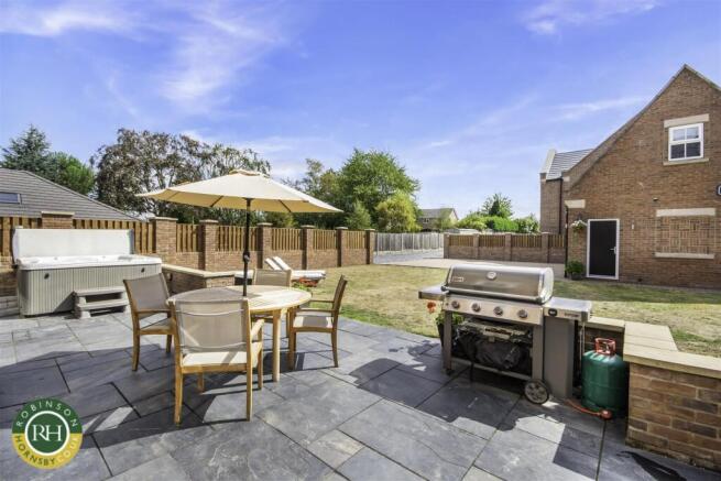 6 bed Detached for sale Image 10