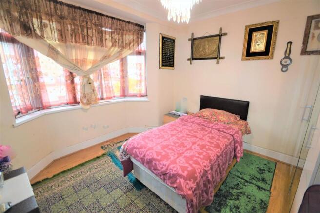 DOUBLE BEDROOM