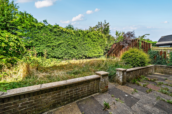 5 bed Detached for sale Image 8