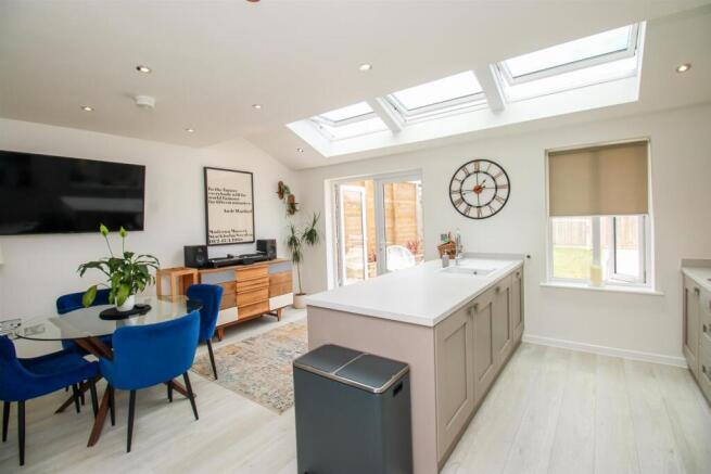 4 bed Detached for sale Image 4