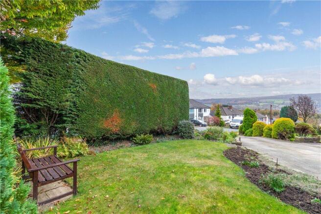 Front Garden/Views