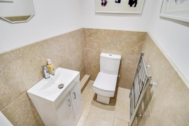 4 bed Detached for sale Image 12