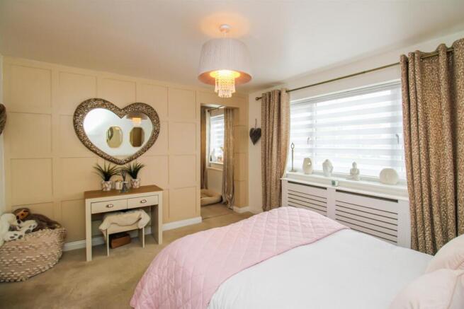 2 bed Detached Bungalow for sale Image 12