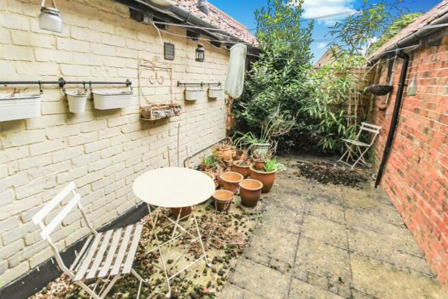SP00364-P-garden.jpg
