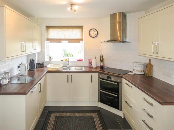 Kitchen 2.JPG